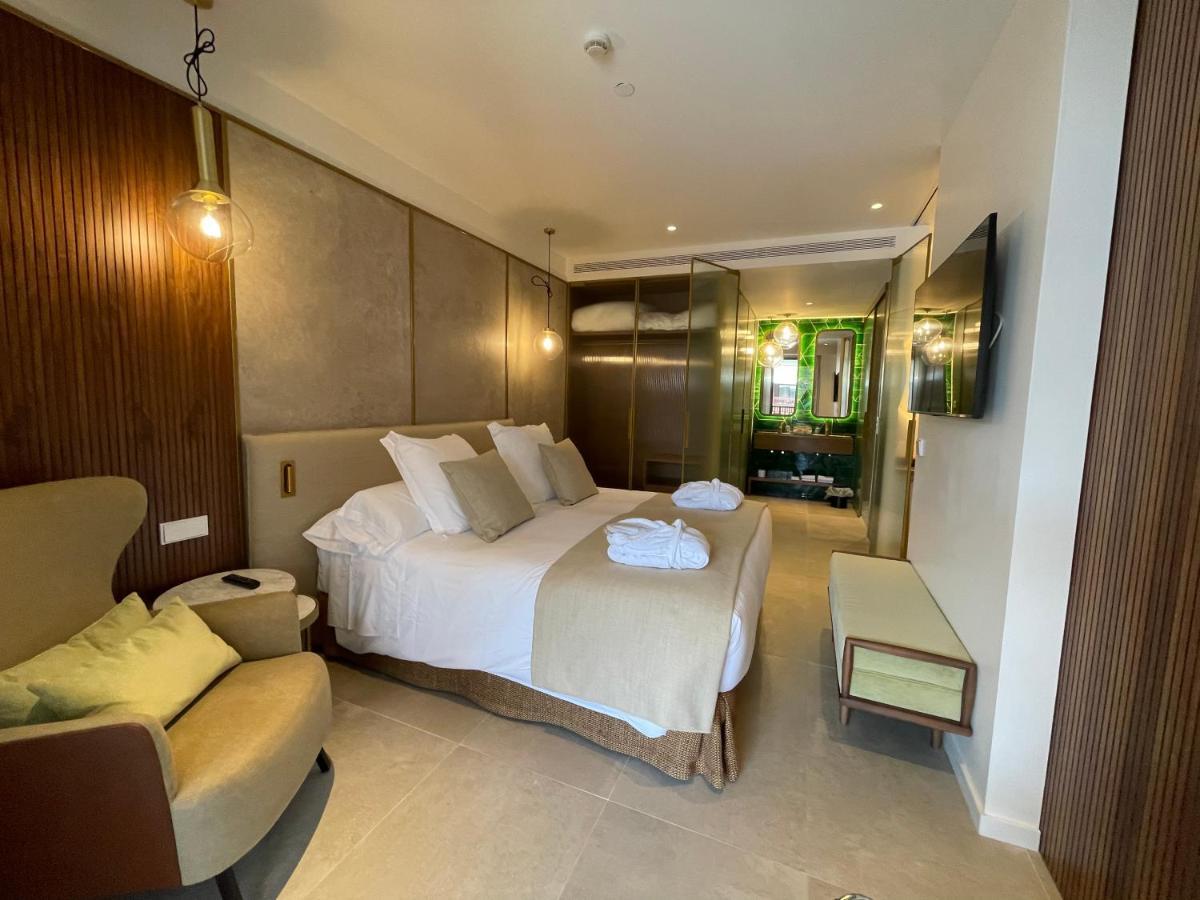 Gran Hotel Guadalpin Banus Marbella Exterior photo A room at the hotel